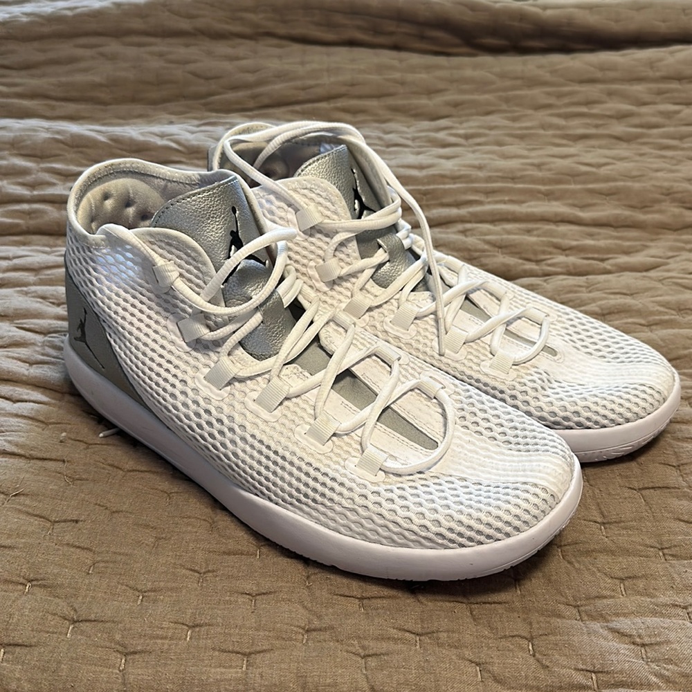 Jordan Reveal, white / silver, men’s size 12